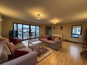 FF SITTING ROOM TO FRONT- click for photo gallery